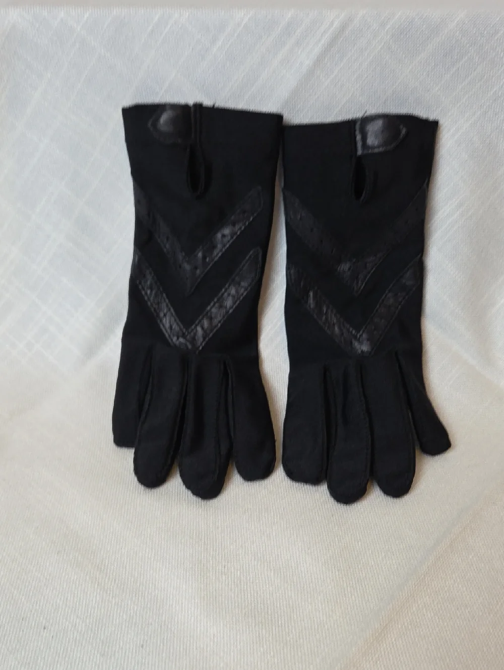 Vintage Isotoner Black Women's Dress Gloves with Chevron Detail - Picture 1 of 2